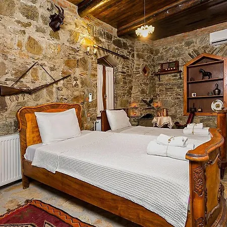 招待所 Stonehouse