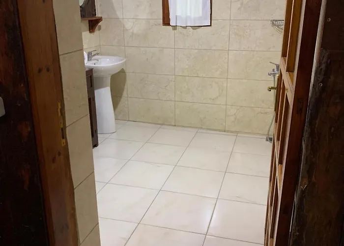 Stonehouse Guest house 4*