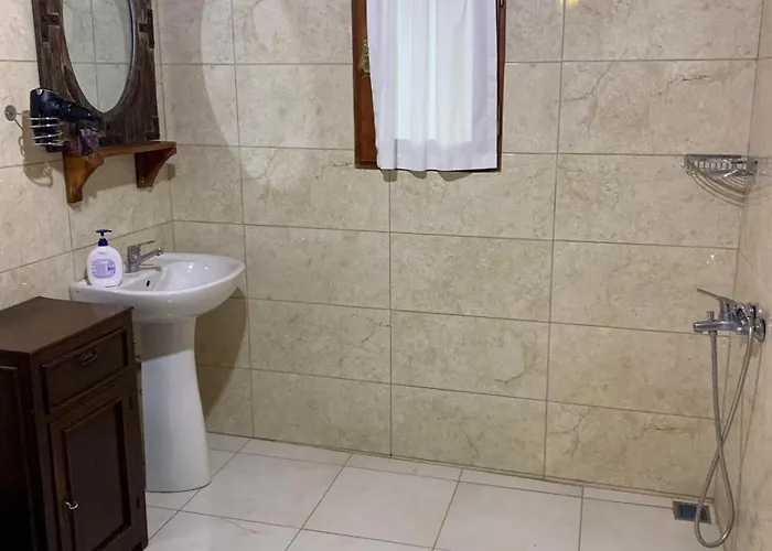 Stonehouse Guest house 4*