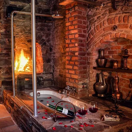 Stonehouse סלצ'וק