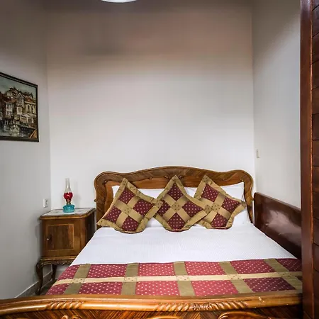 Stonehouse סלצ'וק