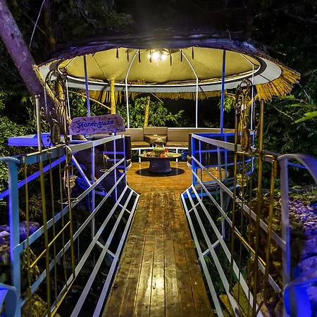 Stonehouse セルチュク