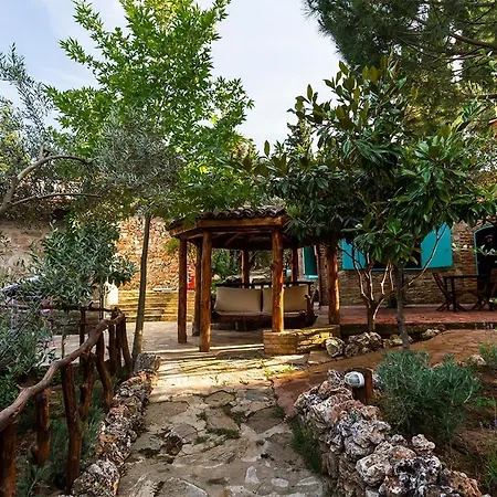 Stonehouse בית הארחה