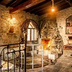 Stonehouse בית הארחה 4*