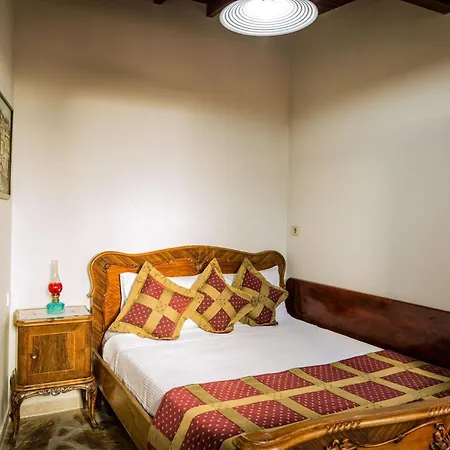 Konukevi Stonehouse 4*