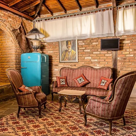 Konukevi Stonehouse 4*