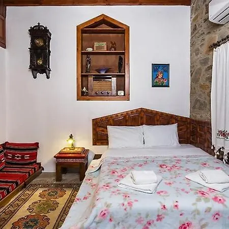 Konukevi Stonehouse 4*